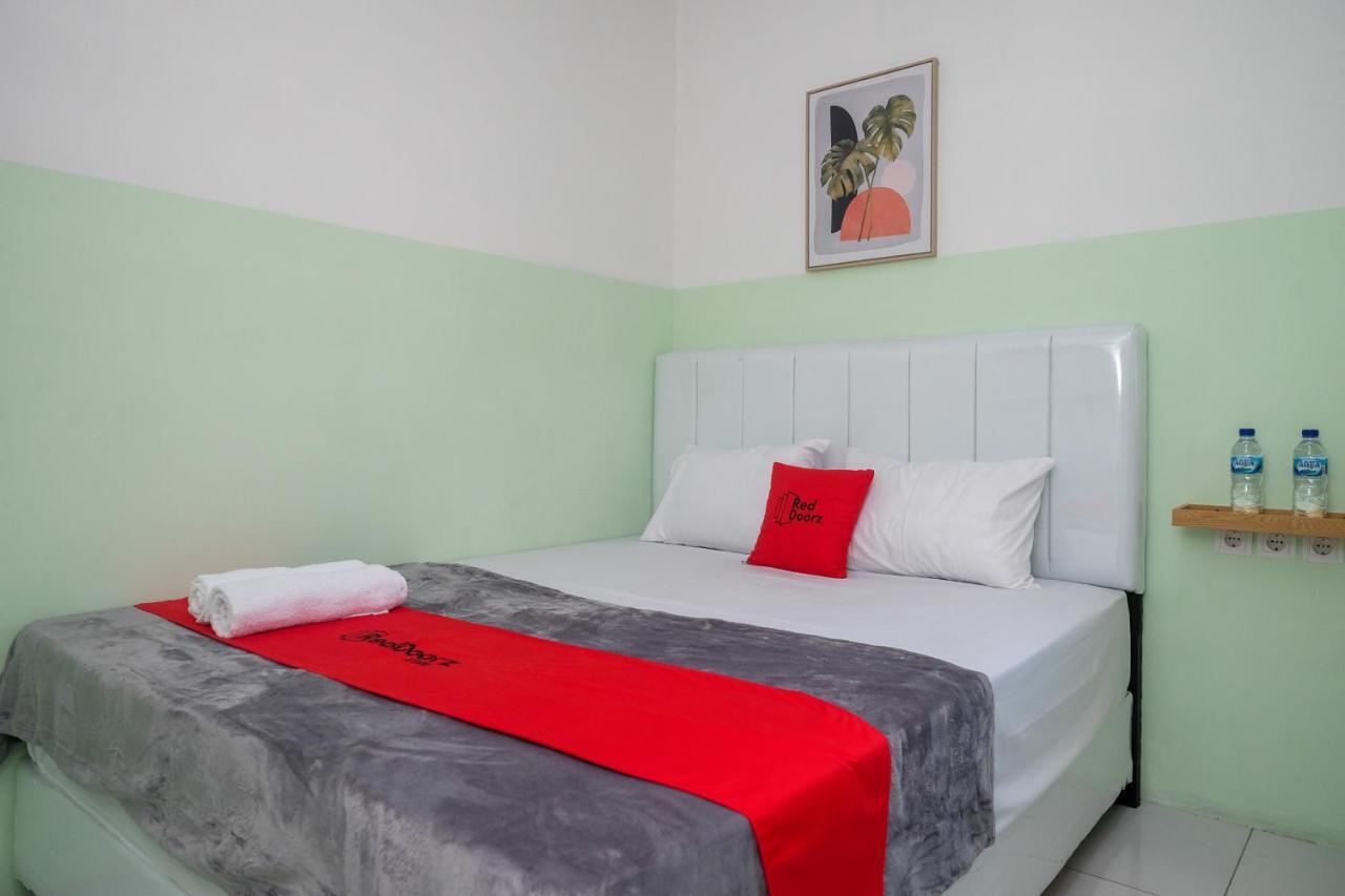 Reddoorz Near Tugu Kartasura Hotel Sukoharjo Bagian luar foto