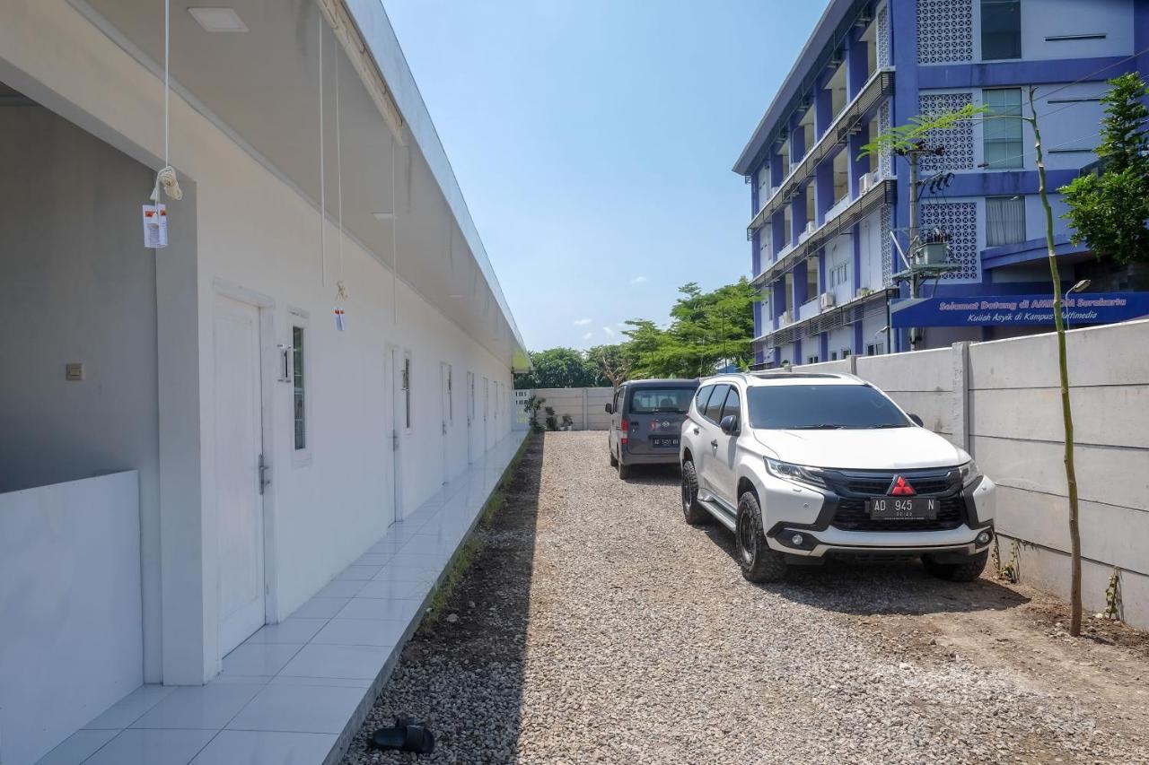 Reddoorz Near Tugu Kartasura Hotel Sukoharjo Bagian luar foto